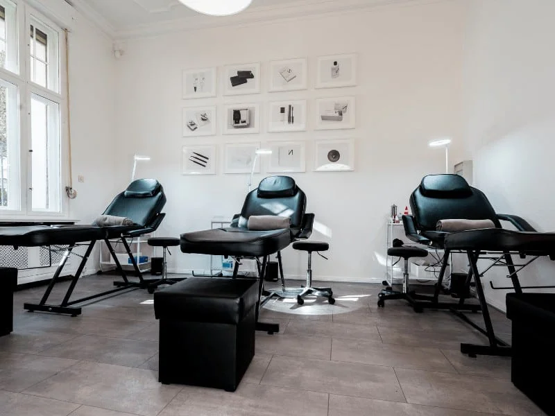 Ninon-Kosmetik-Akademie-Kosmetik-Ausbildung-Kosmetik-Schulung-Selin-Arowolo-Ausbildung-zur-Kosmetikerin-Berlin-